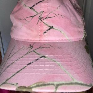 Light pink camo hat.  Adjustable Worn a couple of times. Like new.